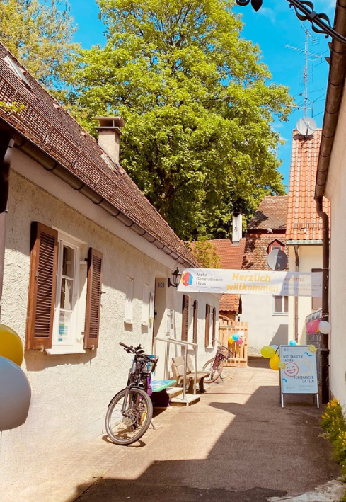 Pfaffengasse geschmückt für Gartenfest